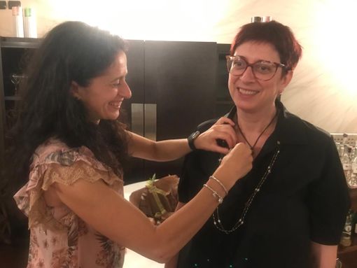 Il passaggio di consegne tra Manuela Lanzone e Mara Demichelis Il passaggio di consegne tra Manuela Lanzone e Mara Demichelis