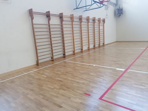 Racconigi, nuova pavimentazione per la palestra delle scuole medie