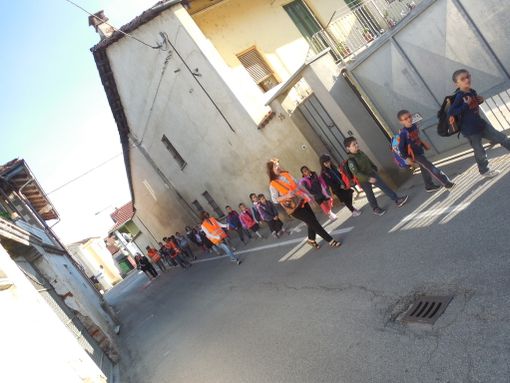 Caramagna Piemonte: anche nell'anno scolastico 2015/2016 tornerà il pedibus Caramagna Piemonte: anche nell'anno scolastico 2015/2016 tornerà il pedibus
