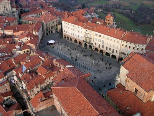 Mondovì Piazza 'blindata' per i funerali di Stato di Raffaele Costa Mondovì Piazza 'blindata' per i funerali di Stato di Raffaele Costa