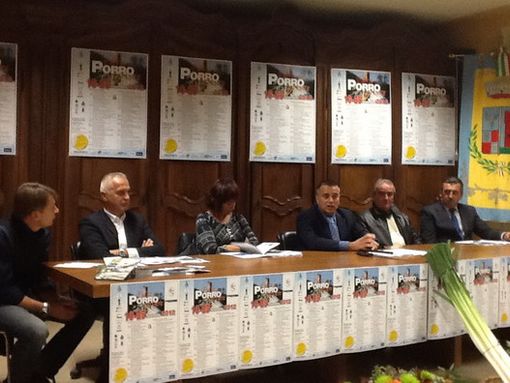 Giorgio Bergesio (secondo a sinistra) alla presentazione della Fiera del Porro di Cervere