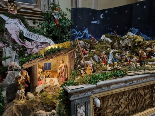 Il presepe allestito nella chiesa delle Clarisse, a Bra