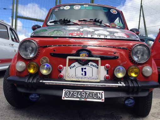 A Mombarcaro il primo raduno della "Fiat 500 Club Italia": oltre sessanta esemplari hanno solcato la vetta delle Langhe (Guarda la gallery)