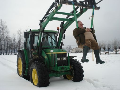 Edoardo Raspelli porta le telecamere di Melaverde a Busca