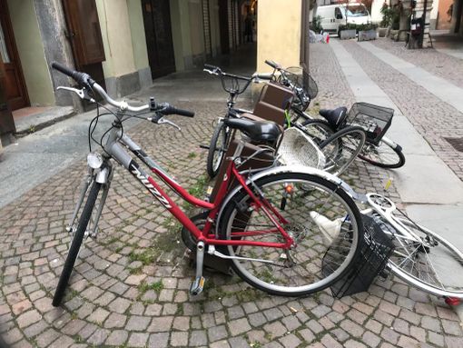 Cuneo: vandalizzata la rastrelliera delle biciclette di contrada Mondovì