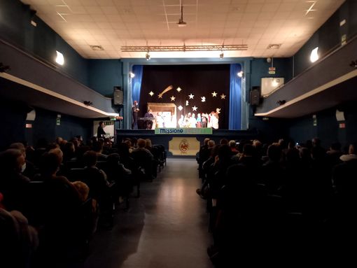 Dronero: al teatro Iris la magia del Natale con i bimbi della scuola dell'infanzia "La Girandola" Dronero: al teatro Iris la magia del Natale con i bimbi della scuola dell'infanzia "La Girandola"