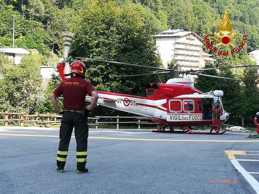 Mucca cade in un canalone sopra Crissolo: interviene l'elicottero dei vigili del fuoco