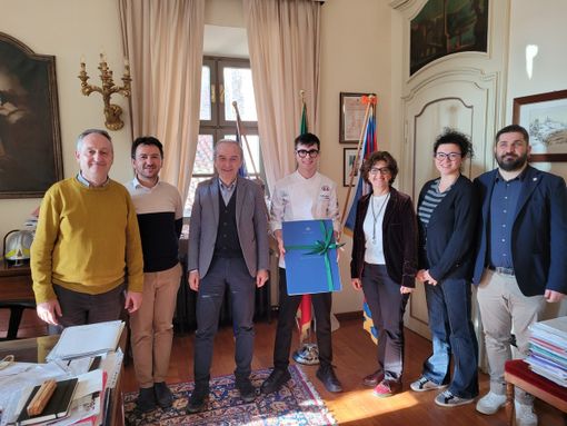 Il neo campione del mondo di pasticceria ricevuto dalla Giunta di Bra Il neo campione del mondo di pasticceria ricevuto dalla Giunta di Bra