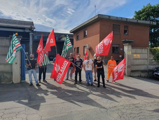 Senza stipendio da aprile: incrociano le braccia i 60 lavoratori della Massano srl di Montanera e Grugliasco