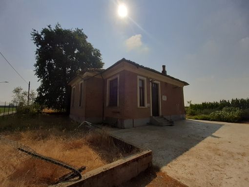 In vendita l'ex scuola comunale di Frazione Santa Rosalia