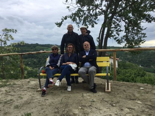 Le panchine sul Sentiero del Lupo di Montelupo Albese