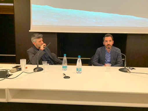 "Siamo resti di stelle": allo spazio incontri della Fondazione CRC lezione di astrofisica con Amedeo Balbi e Antonio Pascale "Siamo resti di stelle": allo spazio incontri della Fondazione CRC lezione di astrofisica con Amedeo Balbi e Antonio Pascale