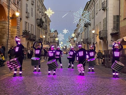 Cuneo si accende con gli spettacoli luminosi itineranti [FOTO]