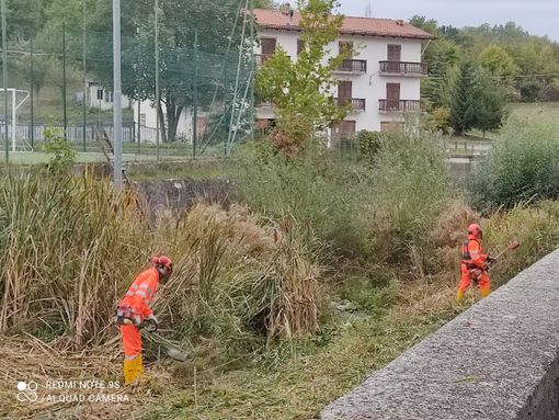 Gli AIB di Priero puliscono il Cevetta nel centro del paese