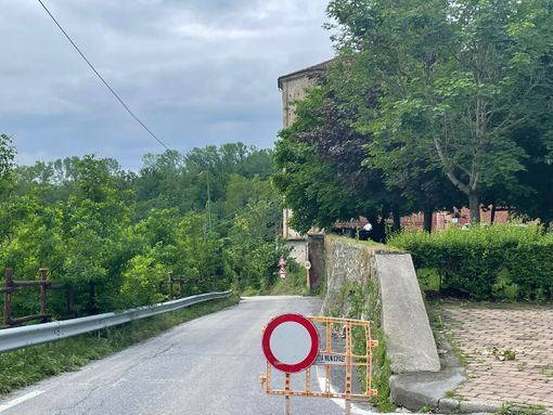 Chiusa via Santa Maria a Mondovì dopo le frane causate dal maltempo della notte