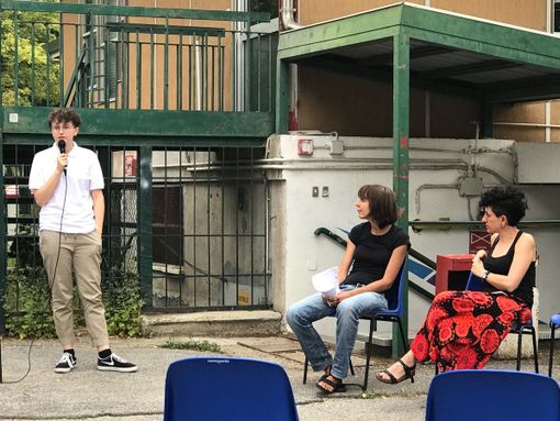 Eleonora, studentessa del liceo classico di Cuneo: "Vogliamo tornare a scuola, anche con la mascherina" (VIDEO) Eleonora, studentessa del liceo classico di Cuneo: "Vogliamo tornare a scuola, anche con la mascherina" (VIDEO)