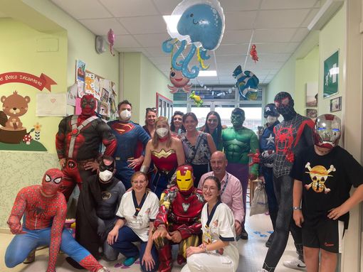 I supereroi Marvel tra le corsie del Santa Croce per incontrare i bambini ricoverati