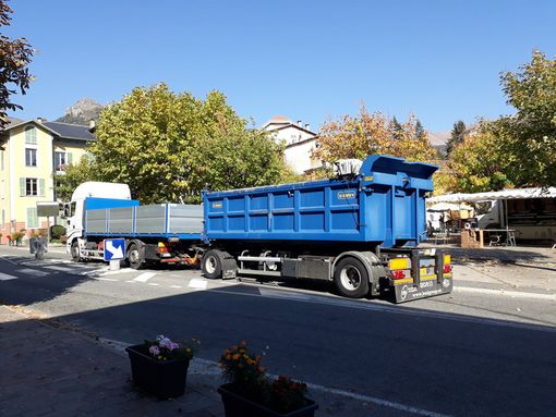 Operazione tir-lumaca sulla statale del Colle di Tenda: coinvolti gli autotrasportatori di AstraCuneo Operazione tir-lumaca sulla statale del Colle di Tenda: coinvolti gli autotrasportatori di AstraCuneo