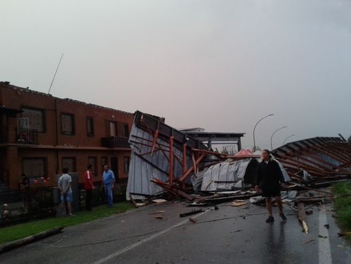 Violenti temporali si abbattono sulla Granda, abitazione scoperchiata a Caraglio Violenti temporali si abbattono sulla Granda, abitazione scoperchiata a Caraglio