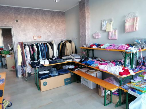 &quot;Usiamo l'usato a contrasto del consumismo sfrenato&quot;. A Montà la bottega equo solidale Caritas