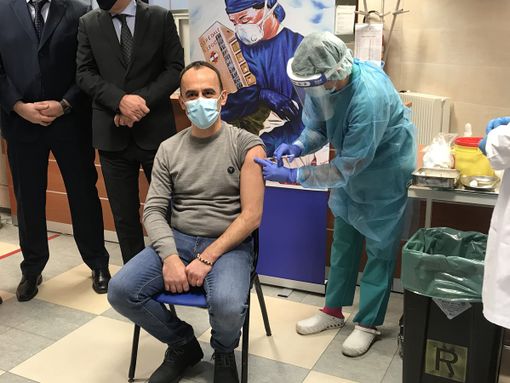 Covid19, le quattro fasi del piano vaccinale nazionale: chi sarà coinvolto e quando Covid19, le quattro fasi del piano vaccinale nazionale: chi sarà coinvolto e quando