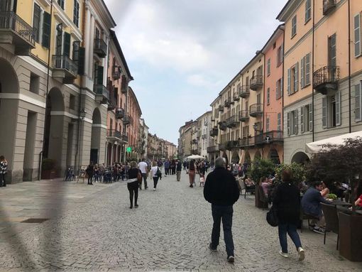 "Clienti ed esercenti, rispettate le regole: non possiamo permetterci di tornare indietro!" (VIDEO) "Clienti ed esercenti, rispettate le regole: non possiamo permetterci di tornare indietro!" (VIDEO)