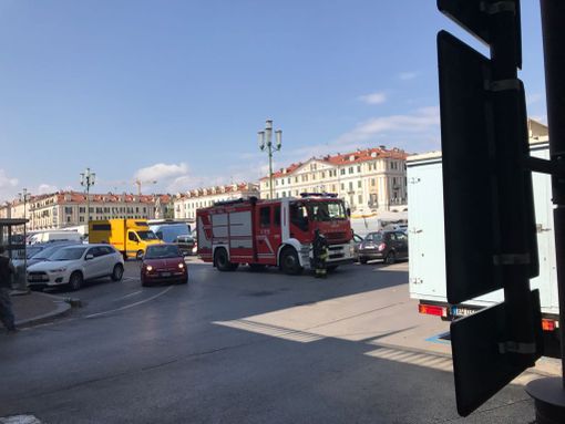 Presunta fuga di gas in Piazza Galimberti nei pressi della Banca Popolare di Novara Presunta fuga di gas in Piazza Galimberti nei pressi della Banca Popolare di Novara