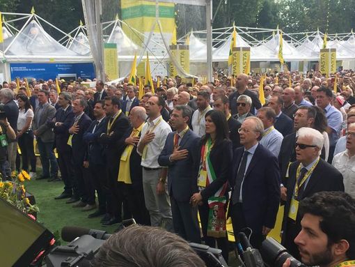 Coldiretti a Torino invaso da cittadini torinesi e da turisti italiani e stranieri Coldiretti a Torino invaso da cittadini torinesi e da turisti italiani e stranieri