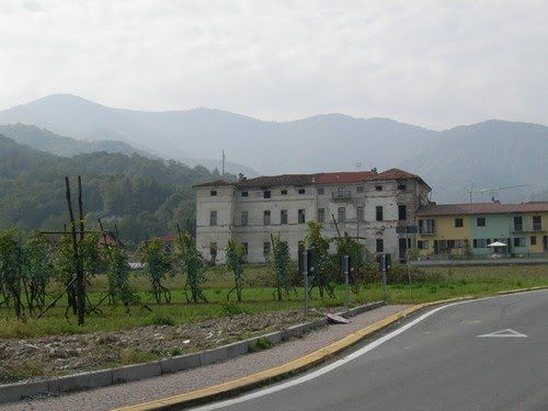 Martiniana Po, l’acqua delle fogne otturate gli entrò due volte in casa: chiede 18.700 euro di danni al Comune