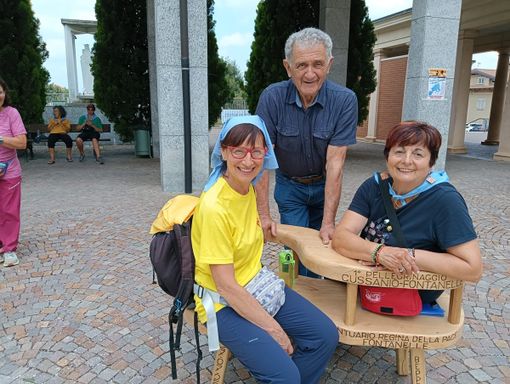 Oltre 150 persone per il pellegrinaggio Cussanio-Boves, celebrato con la panchina di Beppe Leardi Oltre 150 persone per il pellegrinaggio Cussanio-Boves, celebrato con la panchina di Beppe Leardi