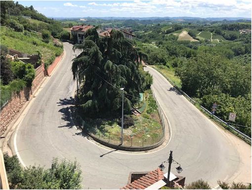 I tornanti che, lungo l'ex provinciale, portano all'abitato di Montà I tornanti che, lungo l'ex provinciale, portano all'abitato di Montà