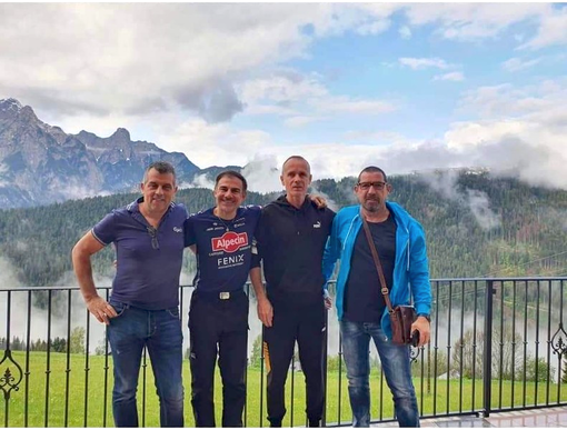 Vanno a vedere il Giro ma uno di loro ha un malore: salvato dagli amici Vigili del Fuoco