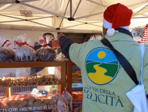 Alla Fiera di Morozzo Babbo Natale regala una guida alla felicità
