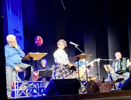 Mondovì, successo di pubblico per la serata in ricordo dell'artista Ezio Briatore Mondovì, successo di pubblico per la serata in ricordo dell'artista Ezio Briatore