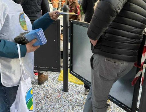 "Anche a carnevale il buon senso vale": a Cuneo oltre 340 copie de 'La Via della Felicità' regalate durante la sfilata