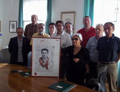 La Cgil dona litografia di Placido Rizzotto alla giunta di Bra