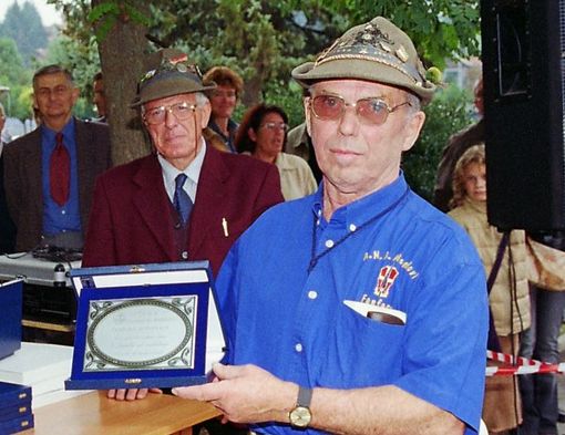 Il maestro Stefano Rossi durante consegna riconoscimento della Sezione al Santuario di Vicoforte (Foto repertorio)