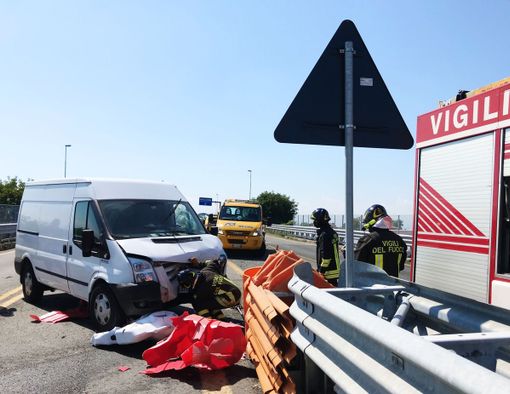 Incidente sulla tangenziale di Fossano: coinvolto un autocarro Incidente sulla tangenziale di Fossano: coinvolto un autocarro