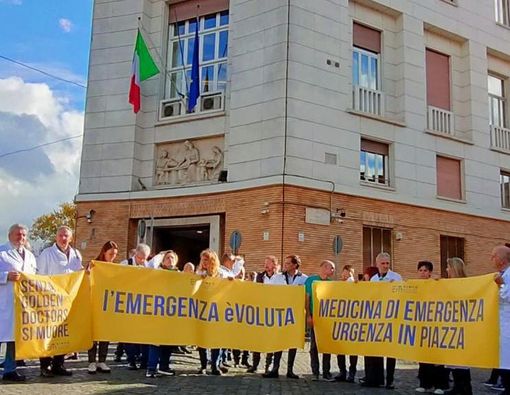 Attese infinite nei Pronto Soccorso: le prime "vittime" sono i medici, oggi in protesta a Roma per una "crisi strutturale immensa"