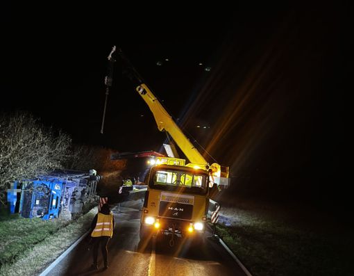 Autoarticolato si ribalta: chiusa la provinciale 661 tra Narzole e Cherasco