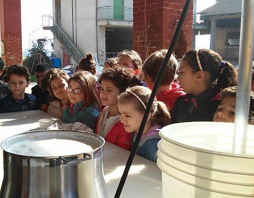 La Primaria di Bene Vagienna alla scoperta del mondo agricolo La Primaria di Bene Vagienna alla scoperta del mondo agricolo