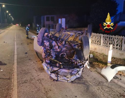 Peveragno: auto si ribalta in via Cuneo Peveragno: auto si ribalta in via Cuneo