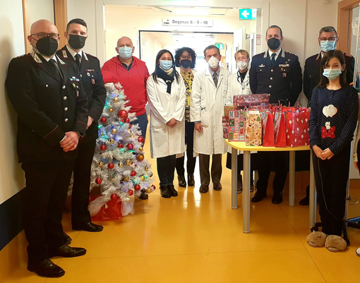 Dai Carabinieri di Alba e Bra una carrellata di doni per i bimbi ricoverati a Verduno [FOTO]