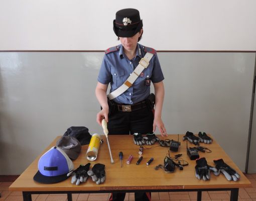 Denunciati tre sinti a Bagnolo Piemonte scovati con strumenti atti allo scasso e radiotrasmittenti