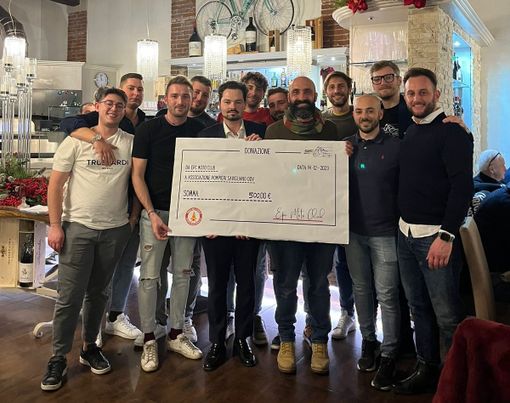 L'Epc Motoclub dona per Natale 500 euro ai Vigili del Fuoco di Savigliano