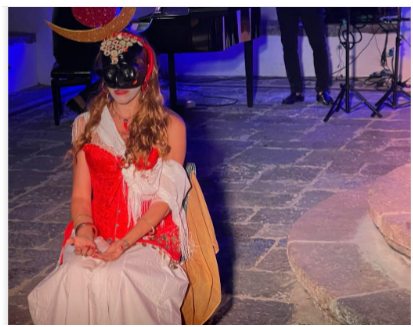 Alessandra calabrese è Madame Pulecenella Alessandra calabrese è Madame Pulecenella