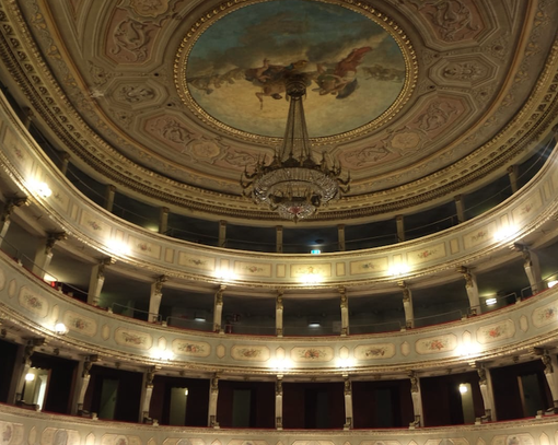 “Sulla vita sfortunata dei vermi”: al Milanollo di Savigliano lo spettacolo teatrale per famiglie