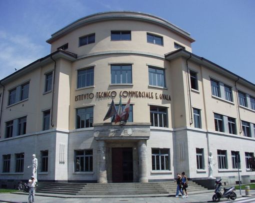 L'attuale sede del Guala di Bra. In futuro tornerà a ospitare la scuola media Piumati