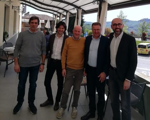 Da sinistra il geometra Marco Eandi, l'assessore Enrico Anselma, il sindaco Sergio Moscone, il consigliere provinciale Massimo Antoniotti, il presidente della Provincia Luca Robaldo