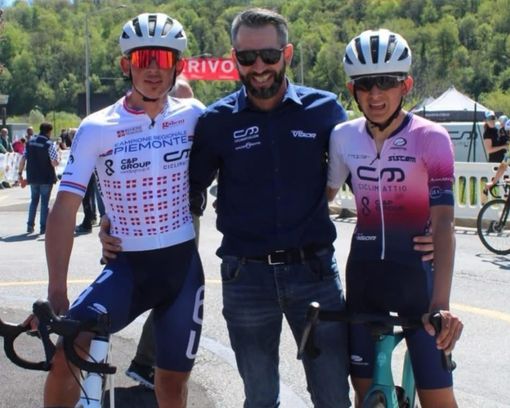 A sinistra Luca Gugnino, al centro il direttore sportivo Salvatore Cirlincione e a destra Jacopo Galfre'.
